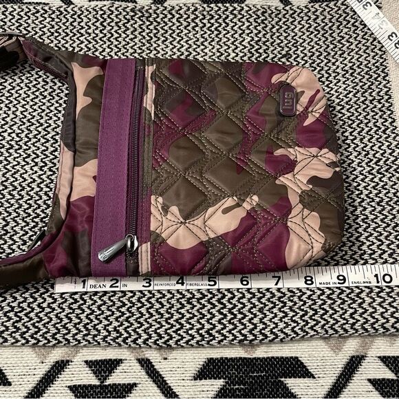 Lug Camo Berry Skipper Crossbody Bag NWT! - Picture 10 of 12